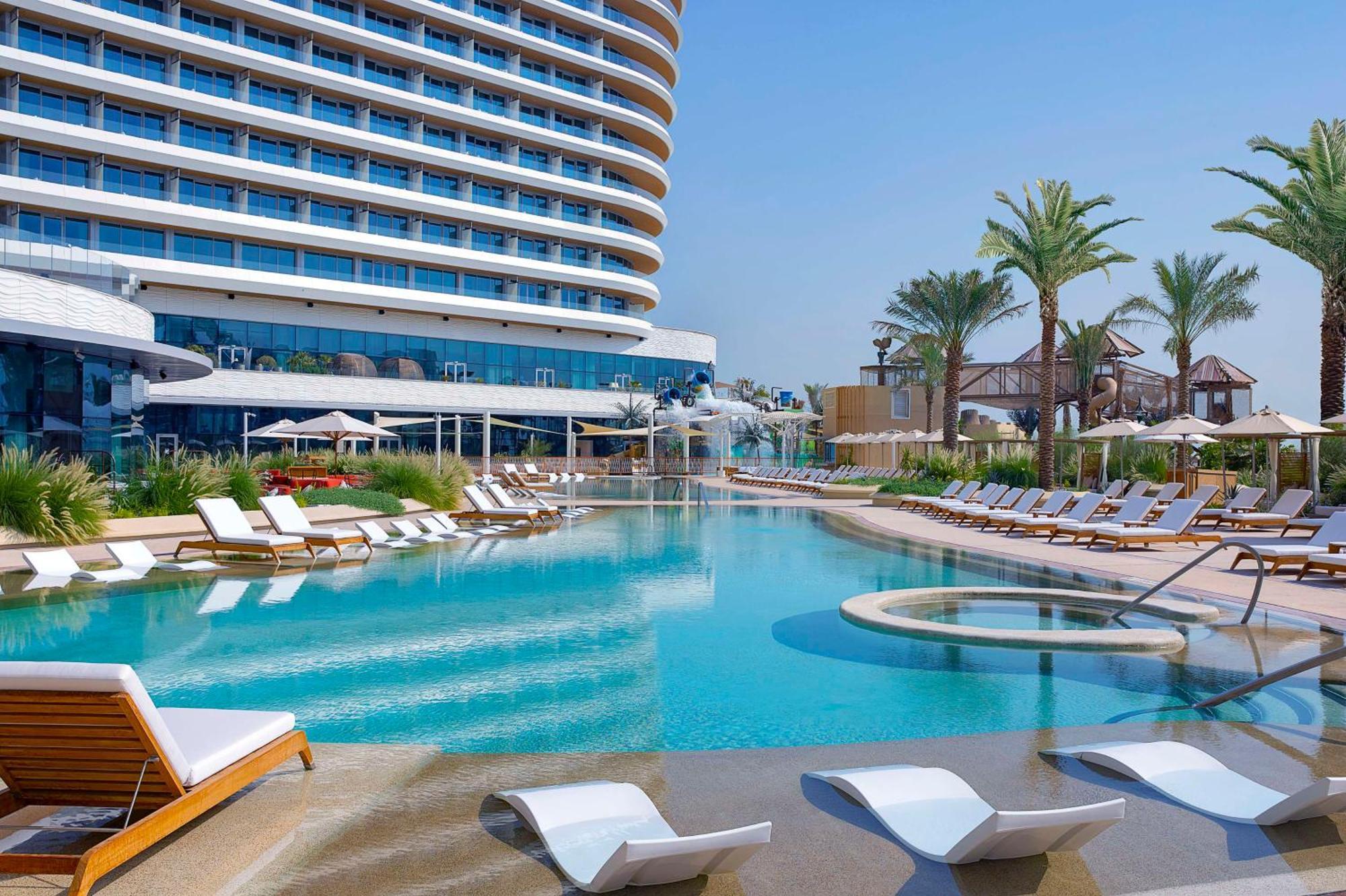 Waldorf Astoria Doha Lusail Экстерьер фото The pool at the hotel