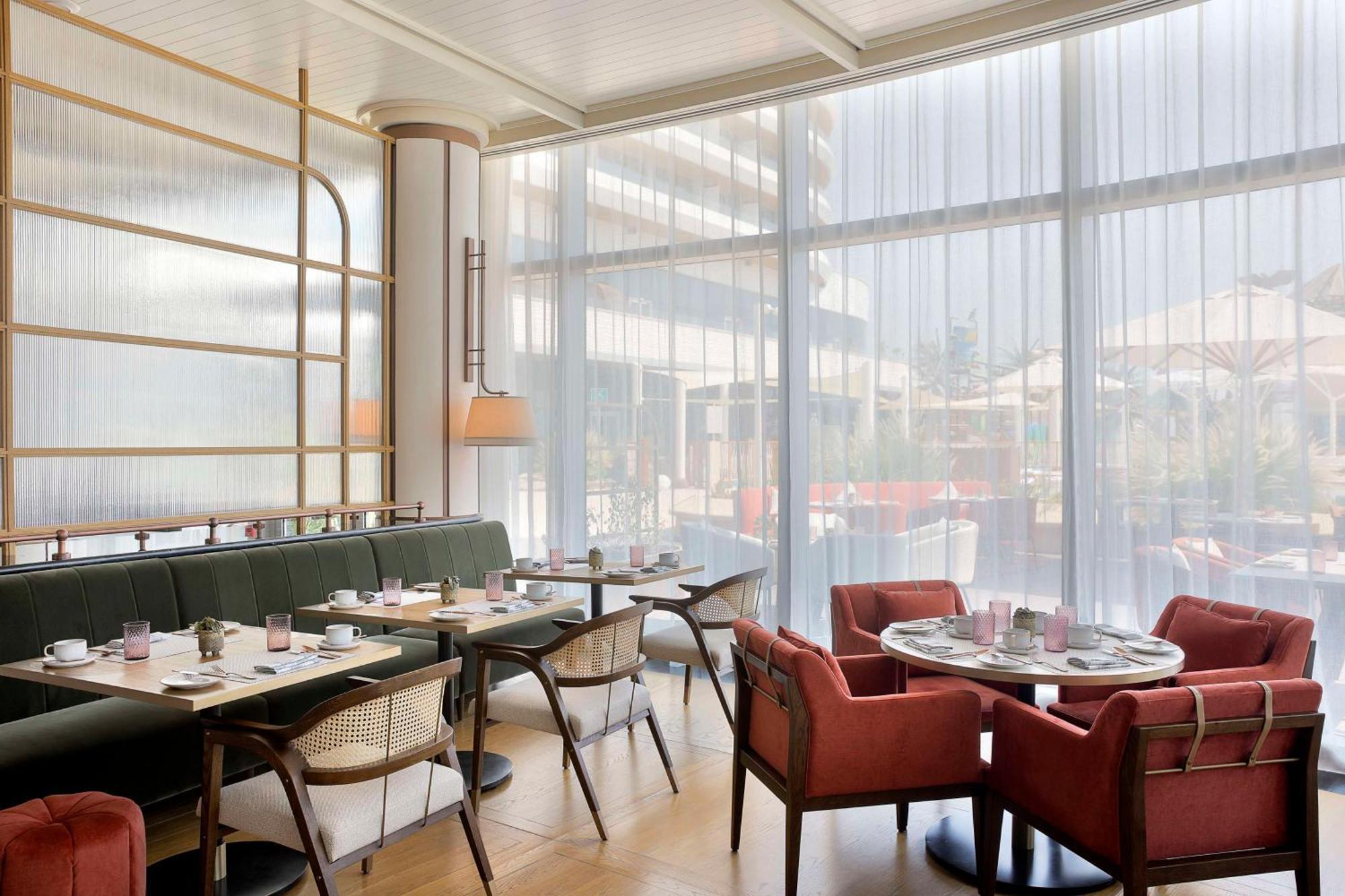 Waldorf Astoria Doha Lusail Экстерьер фото The interior of the restaurant